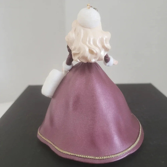 1996 Hallmark Holiday Mini Barbie Keepsake Tree Ornament. - Picture 2 of 6